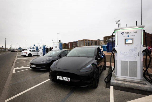 «Отмена налога, таксисты-супергерои и зарядка с балкона»: как развивается электромобильность в Калининградской области 