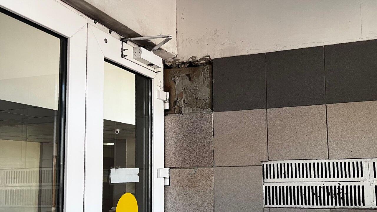 Прокуратура выявила трещины в фундаменте и стенах ФОКа ЗабГУ