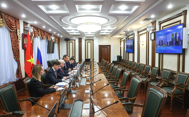 Первый заместитель Председателя Совета Федерации Андрей Яцкин и заместитель Председателя Национального собрания Социалистической Республики Вьетнам Нгуен Кхак Динь провели совместное заседание групп по межпарламентскому сотрудничеству в онлайн-формате