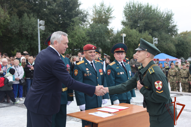 Курсанты Новосибирского военного института Росгвардии приняли присягу на верность своей Родине