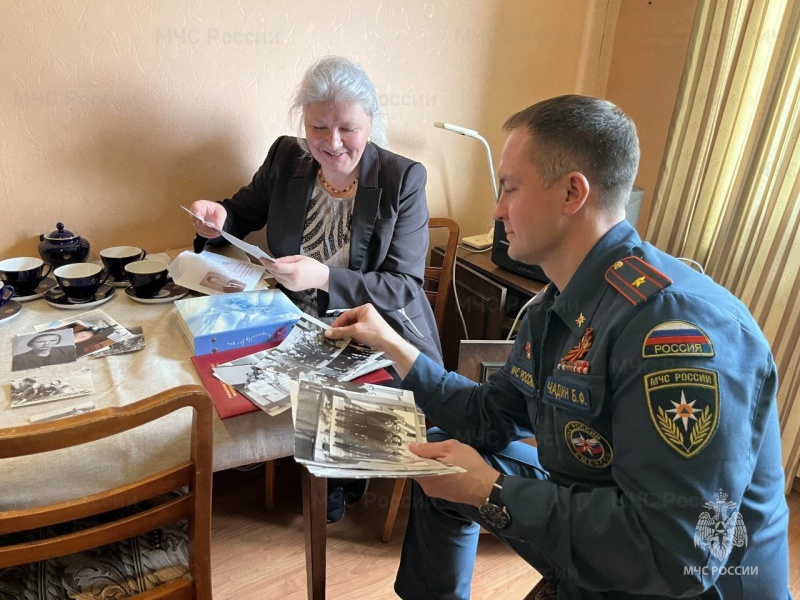 Сотрудники МЧС России поздравили вдову героя Советского Союза Галину Ивановну Алдуненкову со 100-летним юбилеем и наступающим Днём Победы