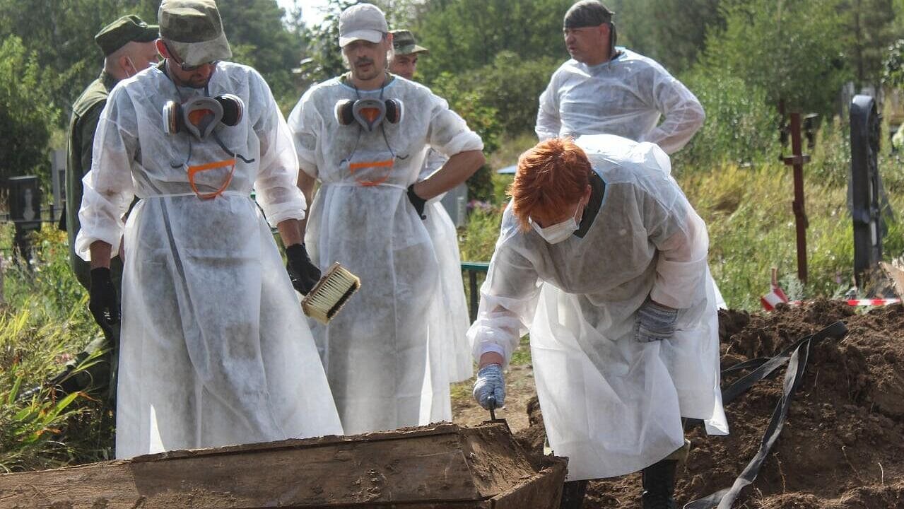 В ЛНР приостановили эксгумацию тел мирных жителей из-за ударов БПЛА