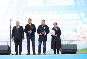 Более 3 тысяч человек встретили Первомай на набережной Амура в Хабаровске