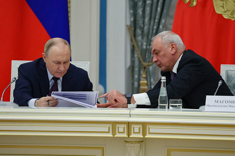 Президент РФ не только объявил Год единства народов, но также много и остро говорил о том, как страну пытаются разрушить извне, нарушив национальный мир и согласие