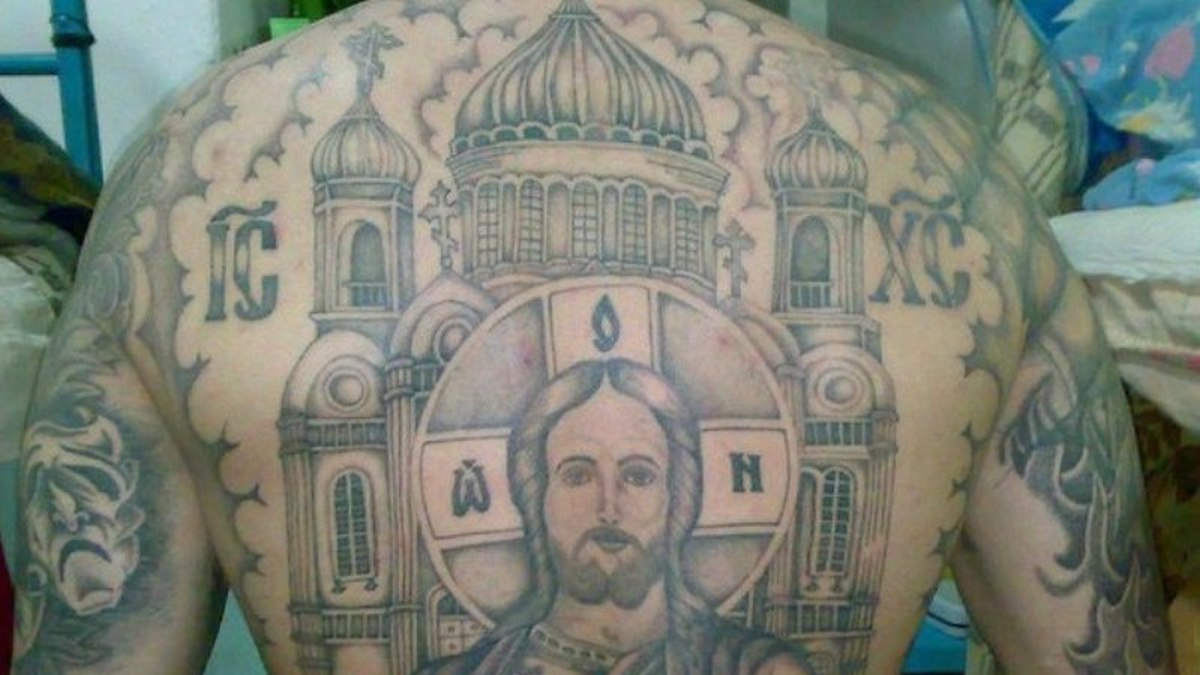 Купола на спине тату. Татуировка купала. Татуировка купала. Купола на спине. Зоновские татуировки на спине мужские храм купола.