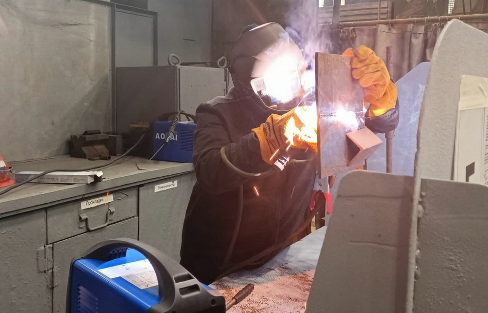 Сварщик картинки. Лучший сварщик 2022. Американские сварщики. Сварщик приколы. Профессия электрогазосварщик.