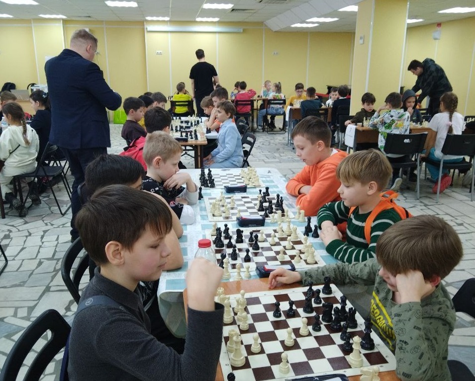 Во Дворце творчества прошел командный турнир по шахматам