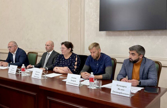В Карачаево-Черкесии обсудили проблемы зарплатных долгов и неформальной занятости