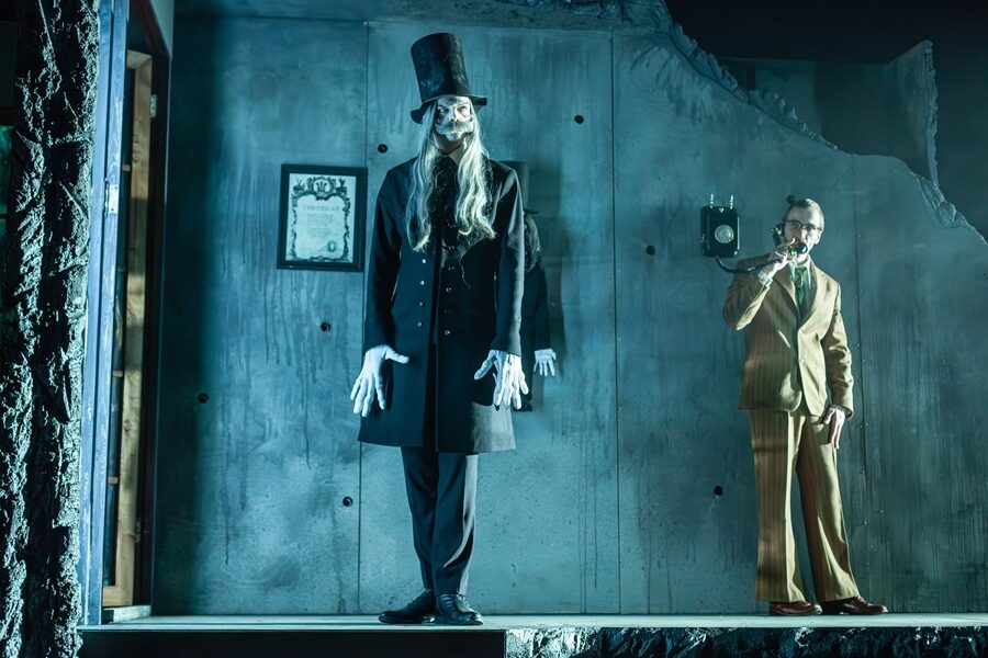 Новосибирский театр показал пьесу о сити-одиночестве досетевой эры