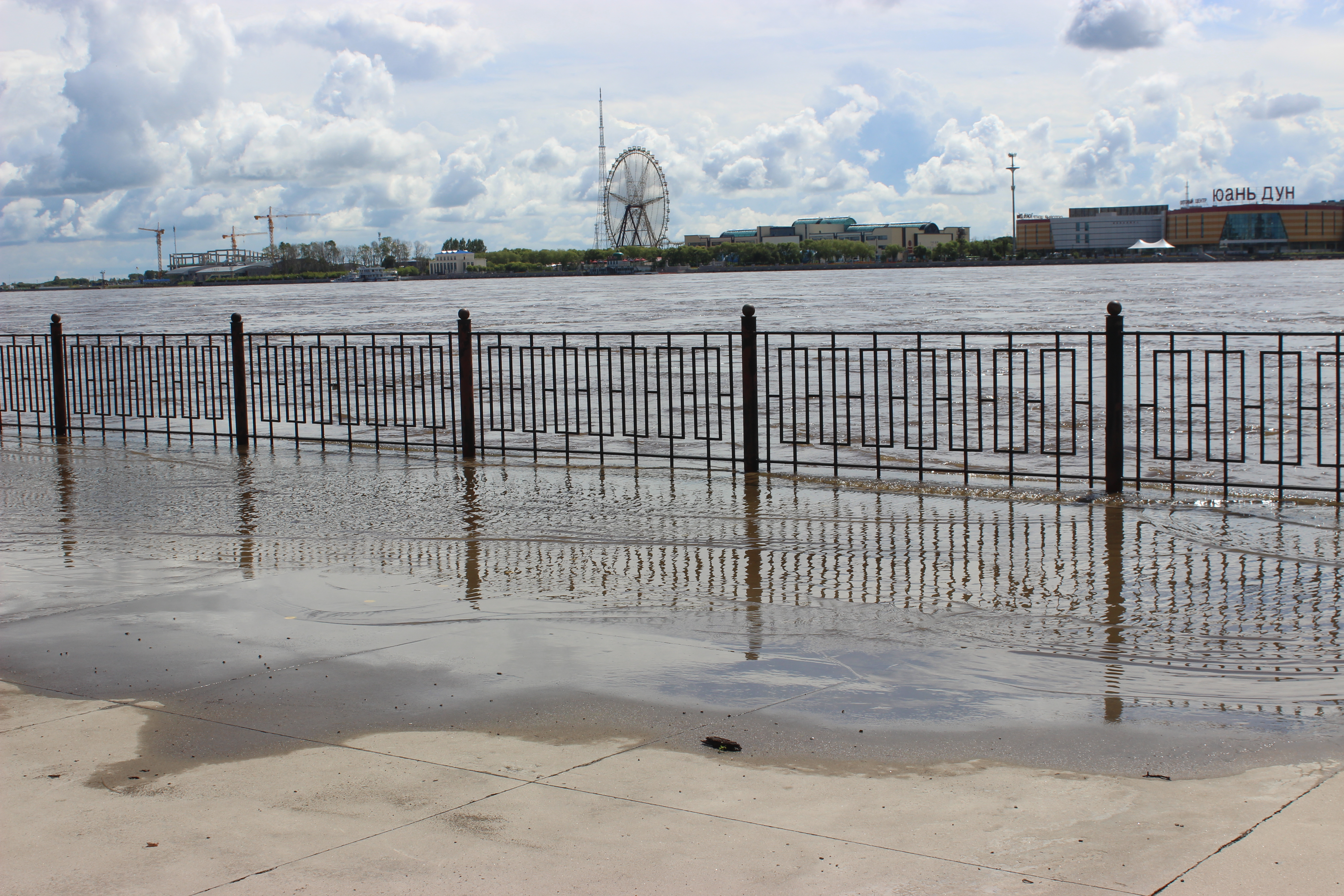 Амурская область 2013 год наводнение. Благовещенск затопление. Наводнение в благовещенске. Наводнение в благовещенске. Наводнение в благовещенске.