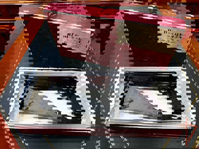 Подмосковный главк Росгвардии передал в музей-заповедник Ю.А. Гагарина редкое трёхствольное оружие космонавтов