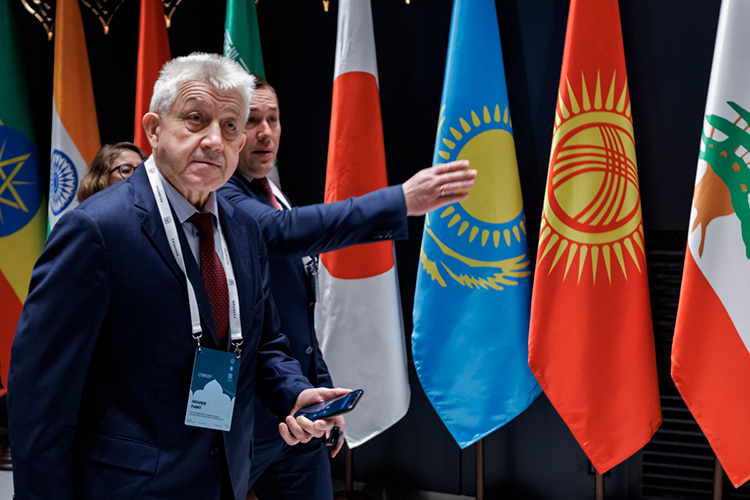 Глубоким уважением в отрасли пользуется ректор Казанского государственного строительного университета Рашит Низамов