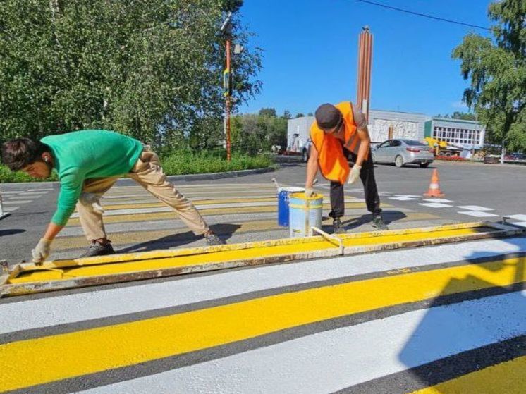 Работники начали обновление дорожной разметки в Белово