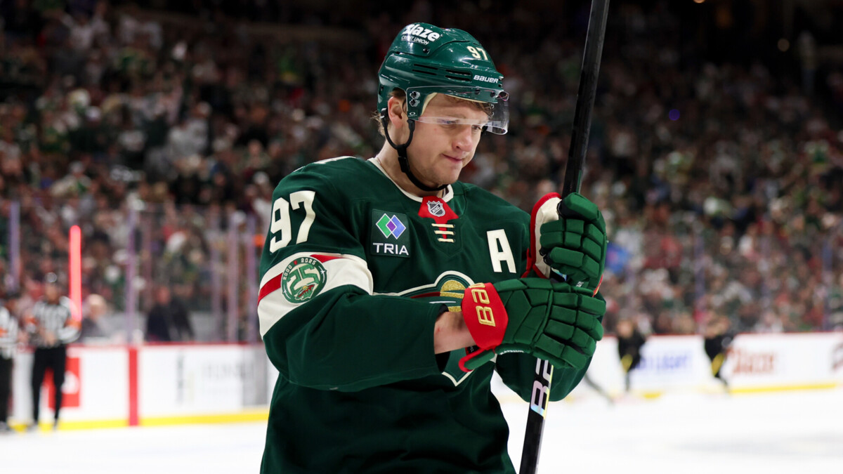 Капризов: «Мне кажется, Куинн Хьюз хочет остаться в «Миннесоте» и побеждать с нами. Мы тоже очень этого хотим»