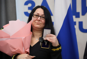 В Хабаровском крае автошколе ДОСААФ России передали автомобиль с ручным управлением для ветеранов СВО