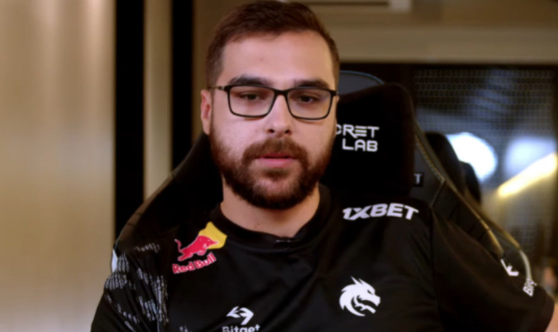 Решафлы team spirit. Тим спирит dota 2. Team spirit решафлы. Team spirit на турнире. Team spirit решафлы.