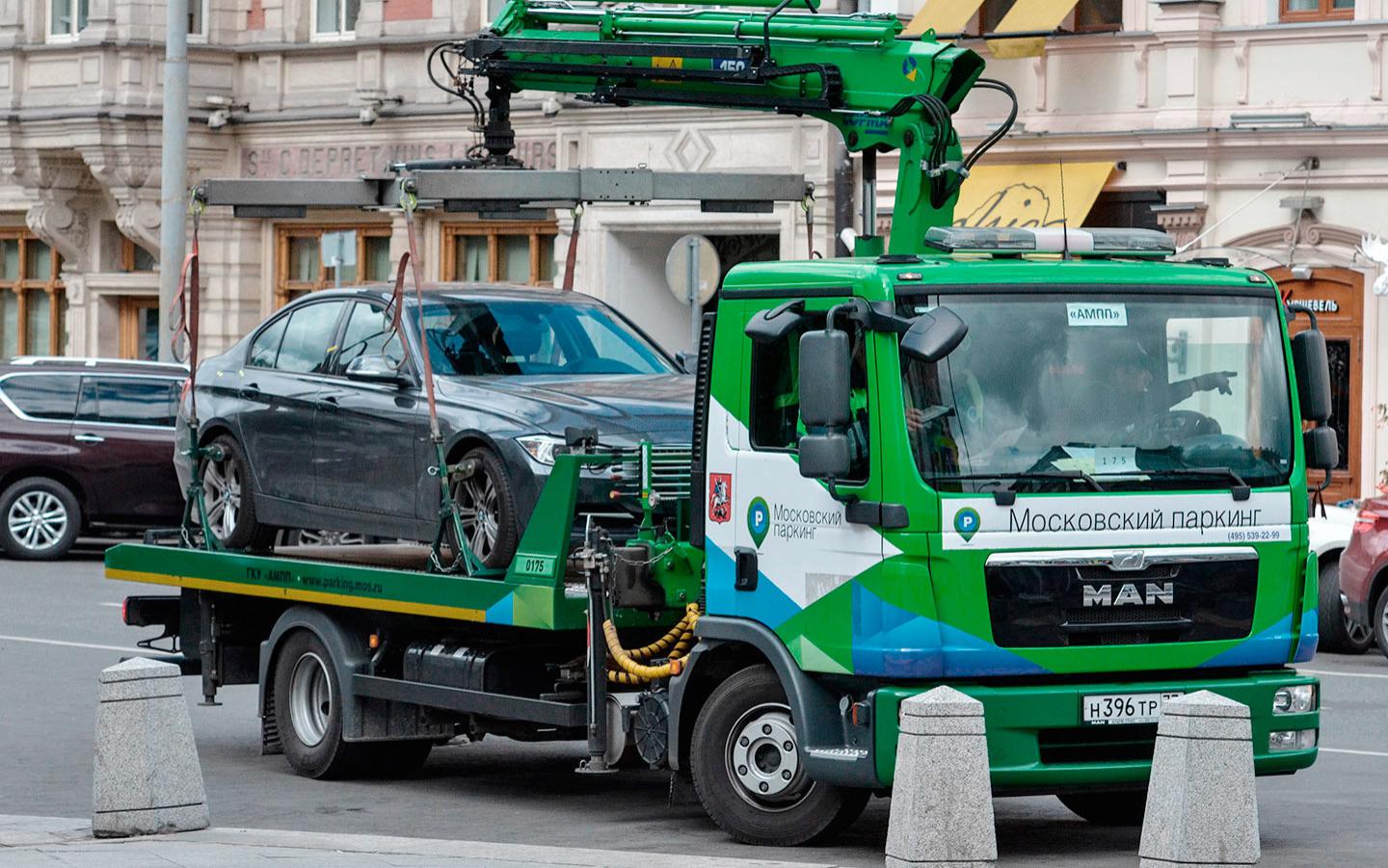 Куда эвакуировали машину в московской области. Эвакуатор ЦОДД. Московский эвакуатор ЦОДД. Эвакуаторы ГКУ АМПП. Грузовой эвакуатор ЦОДД.