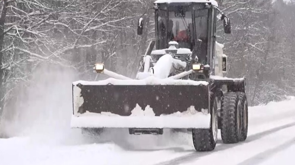 Для борьбы со льдом на брянских дорогах заготовили 182 тысячи тонн пескосоляных смесей