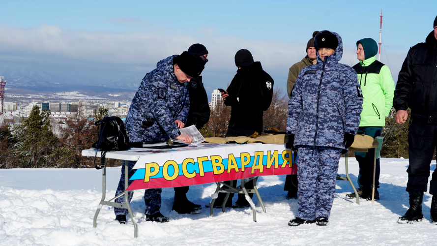 Росгвардейцы поддержали школьников в военно-патриотической игре «Юные защитники Отечества» 