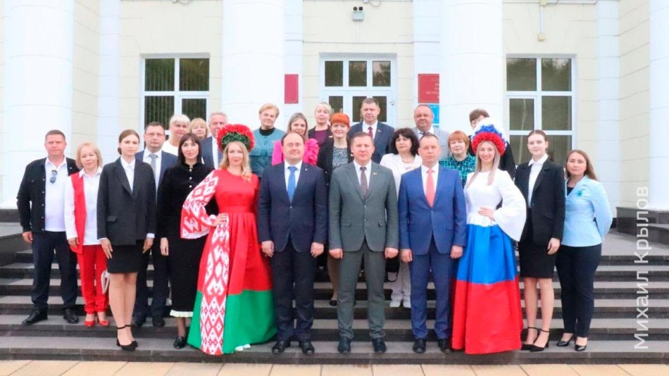 дружеские-отношения-Крылов.jpg