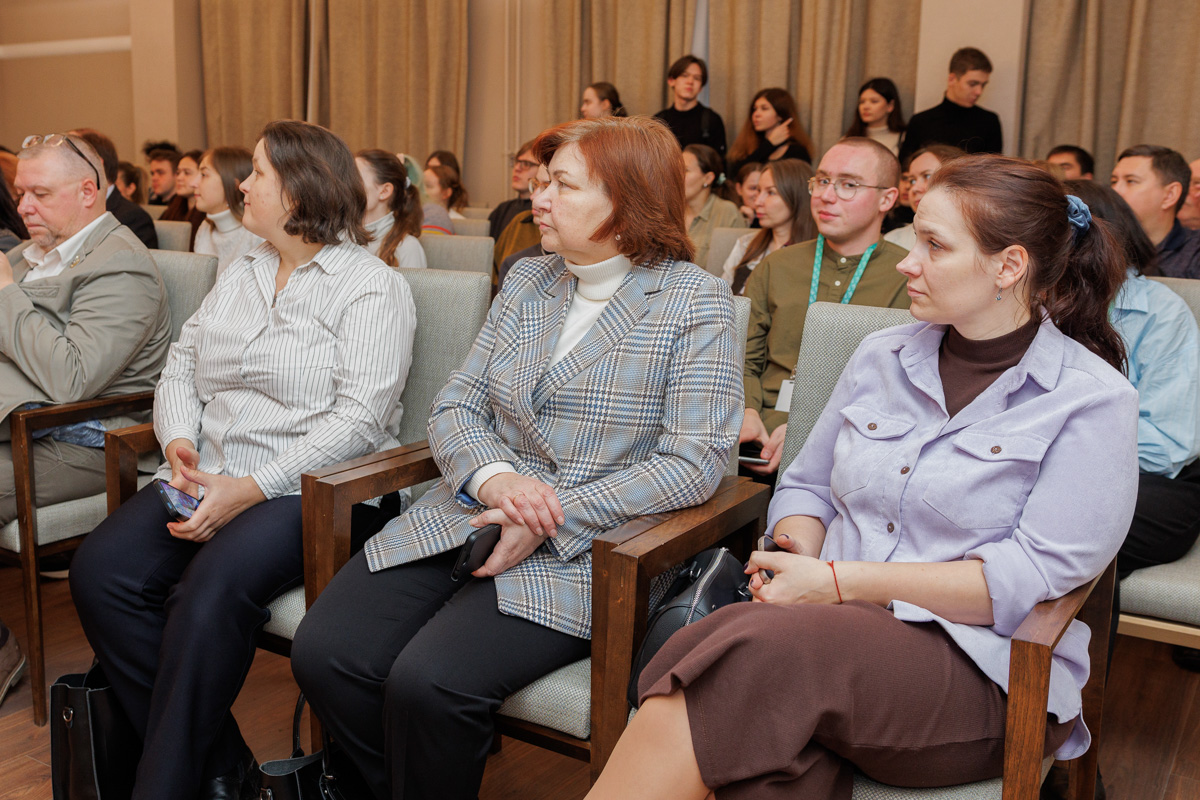 Преподаватели и студенты задавали вопросы 