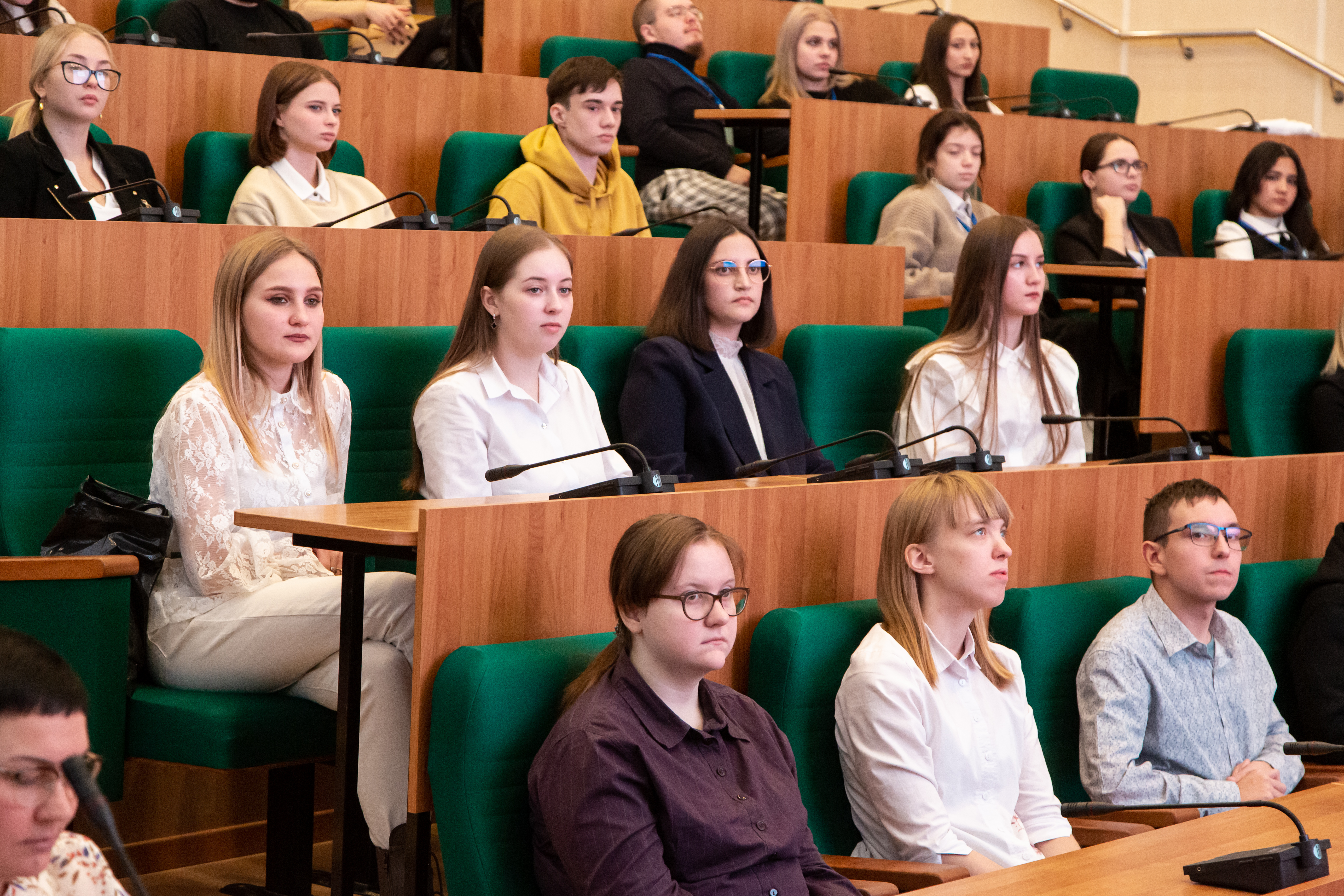 Студенты ургэу. Молодежная политика екб. Места для студентов екб. Молодежь екатеринбурга. Институт ельцина в екатеринбурге.