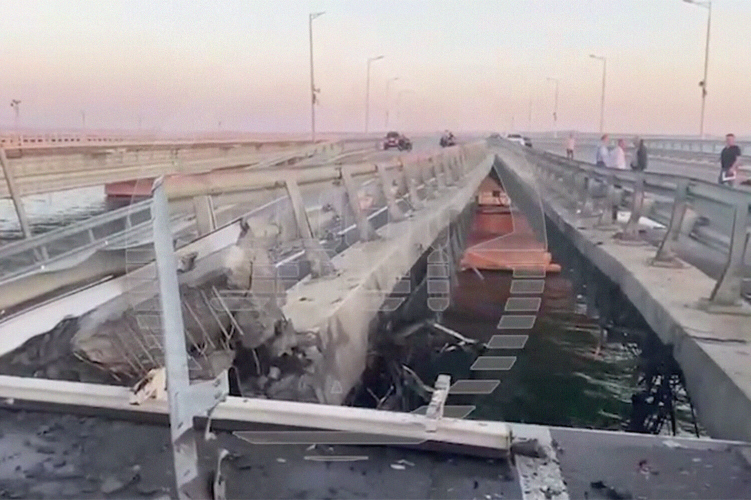 фото моста после взрыва