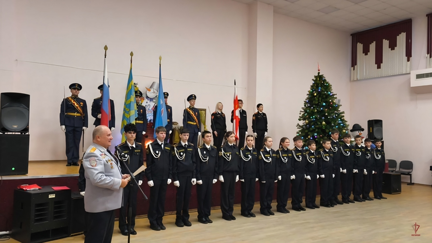 Офицеры и ветераны калининградской Росгвардии приняли участие в церемонии принятия присяги кадетами подшефного класса