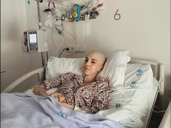 20-летняя блогерша Елена Уэльва умерла от рака, оставив трогательное ...