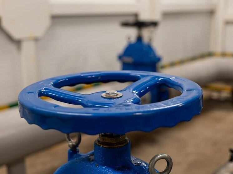 В Кемерове произошел разлив воды на дороге