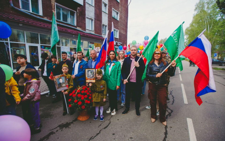 Праздничная колонна угольной компании 