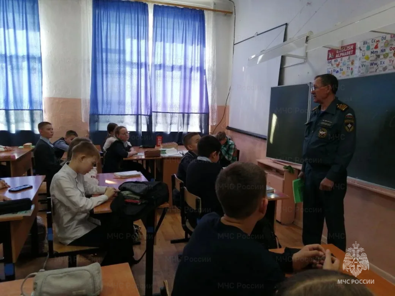 Инспекторы ГИМС обучают юных забайкальцев правилам безопасности на воде в весенний период