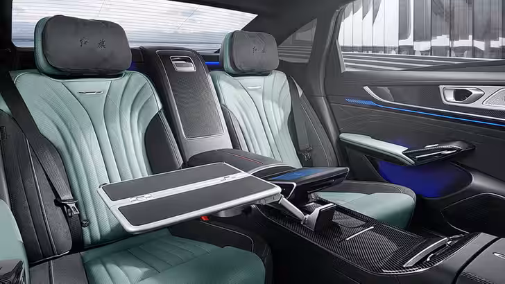 Интерьер Hongqi H9
