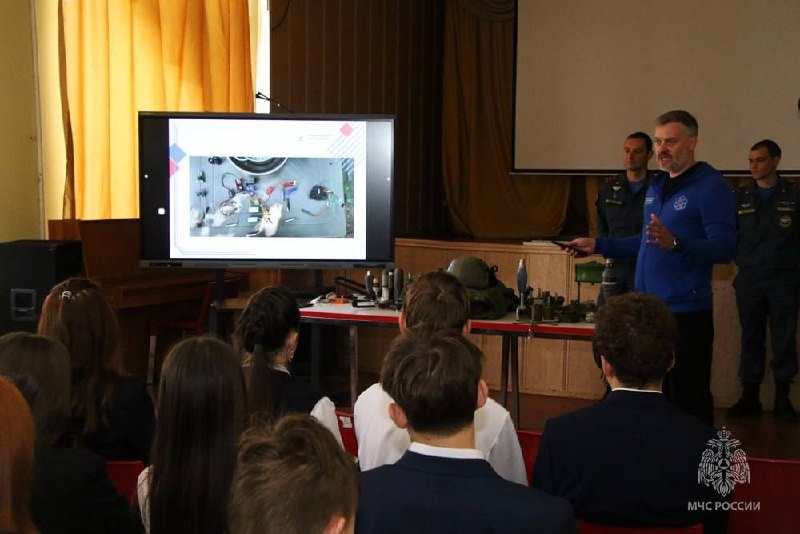 Жизненно важные уроки: волонтеры Национального центра проводят занятия в школах ДНР