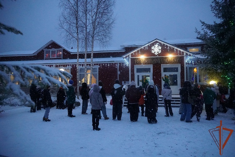 Дети участников СВО познакомились с карельским Дедом Морозом при поддержке Росгвардии