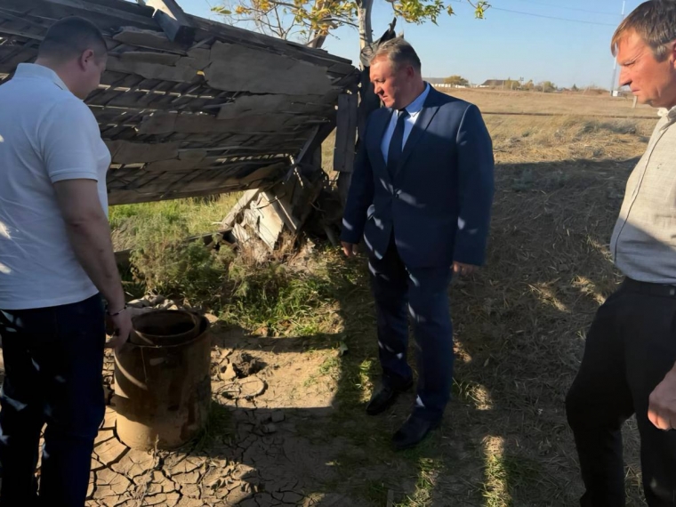 Владимир Шнипко встретился с жителями села Черлакского и рассказал о вариантах решений коммунальных проблем