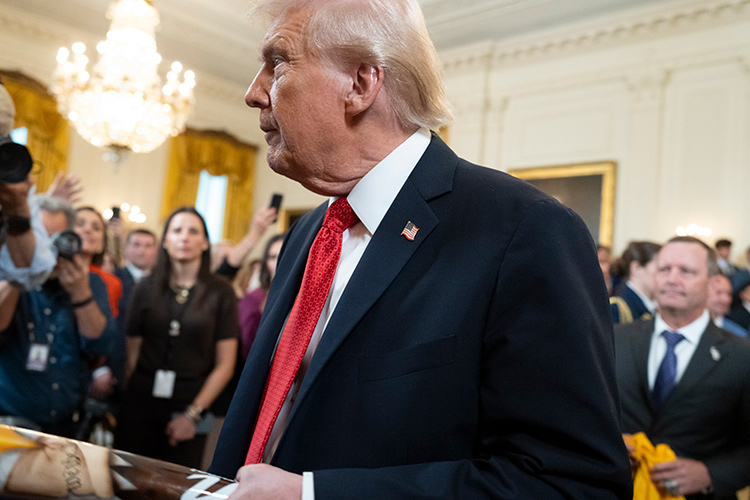 «Трамп говорил, что может за сутки закончить войну на Украине. А после встречи с Владимиром Путиным на Аляске и перед последним разговором с нашим президентом он решил передать Украине ракеты Tomahawk»