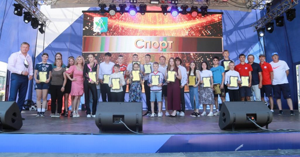 80 юных ижевчан и 20 детских коллективов получили Гранты Главы города