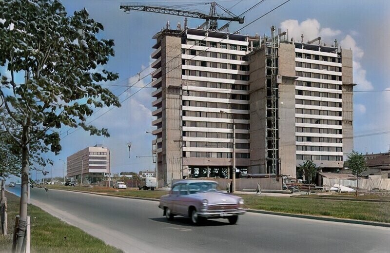 Строительство гостиницы «Дружба» и института Радиоэлектроники на проспекте Вернадского, 1967 год.