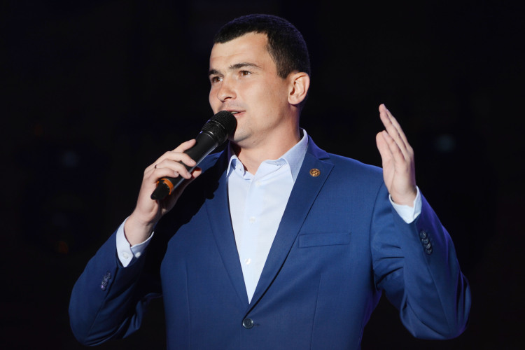Самый заметный вход — у Рената Мамина, который с ходу занимает 15-е место. Он давно перестал быть просто корпоративным менеджером и уверенно играет на поле культурной политики