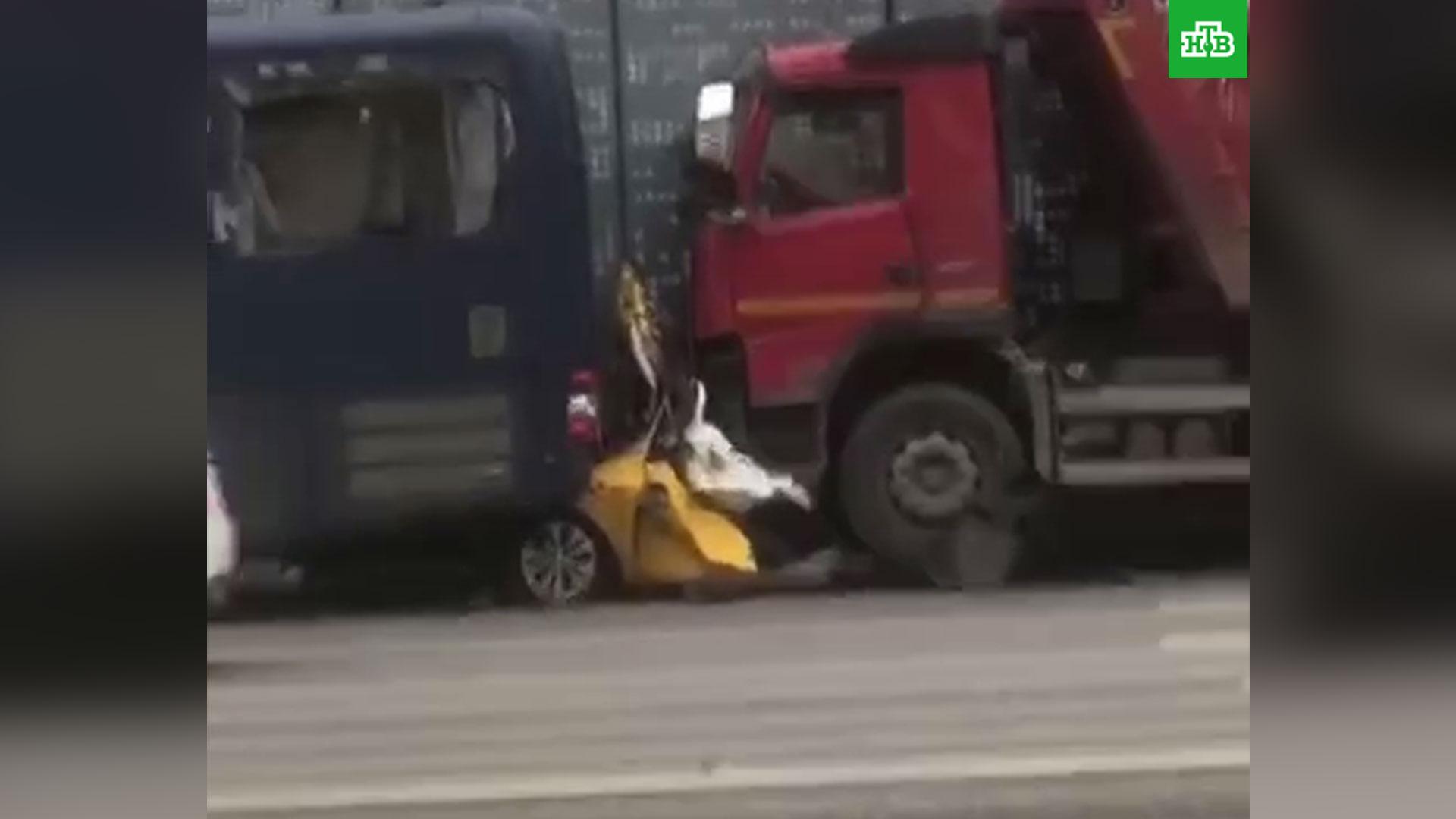 Фильм мужчину разрывает два КАМАЗА