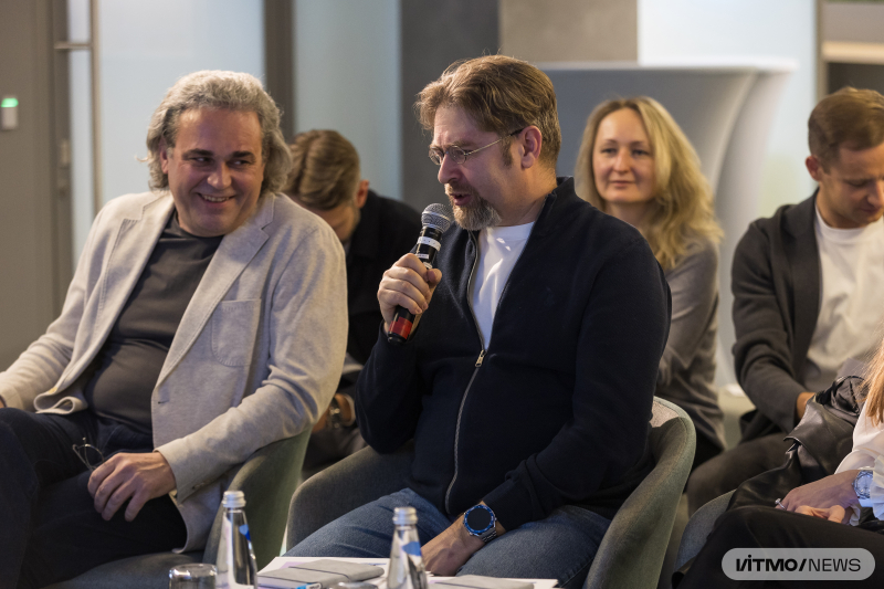 Илья Дементьев и Александр Крайнов. Фото: Дмитрий Григорьев / ITMO NEWS 