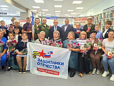 В Благоварском районе вручили награды семьям бойцов, погибших на СВО , фото 2