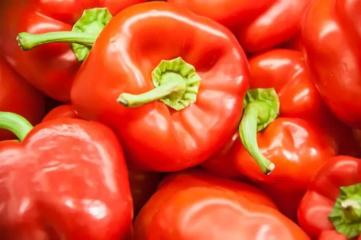 10 килограммов перца. Болгарский перец средний вес 1 шт. Перец сладкий бонета. Перец чили вес 1 шт. Вес одного перца.