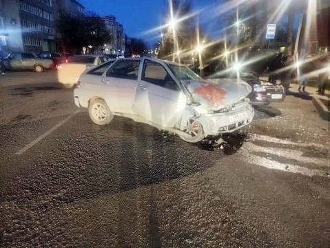 В Ельце в лобовом ДТП с Приорой и ВАЗом пострадали два человека