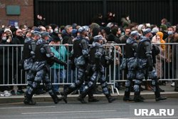 Протестующие в Сухуме протаранили ворота правительственного задния грузовым автомобилем