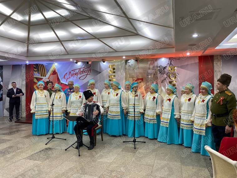 Хор ветеранов труда «Красная гвоздика» во Дворце Искусств Нижневартовска