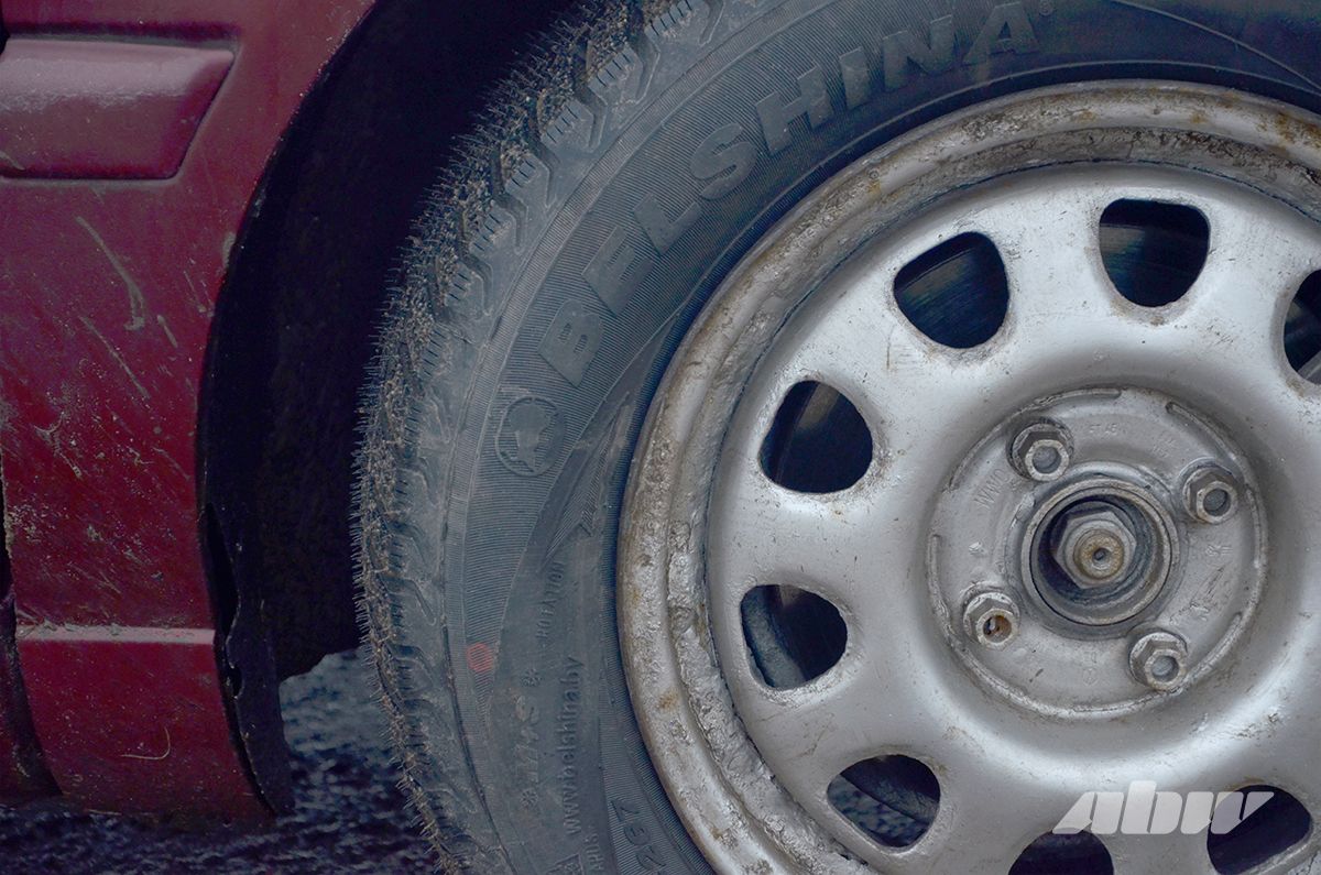 «За сегодня остановили двоих на «лете» – оба повторно»: съездили в рейд по шинам с ГАИ