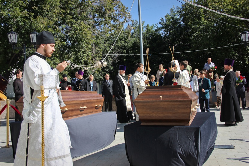 структура общества базис и надстройка. исторический благо. новгородская торговля некрасов. константин маковский «воззвание минина к нижегородцам», 1896. участники французской революции.