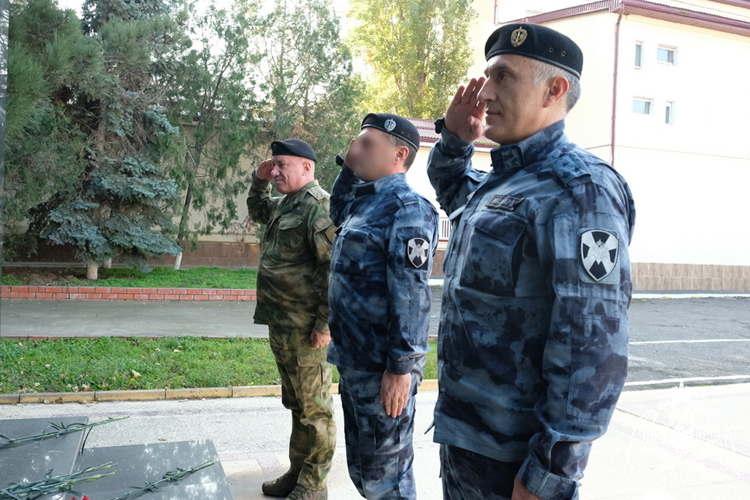 В Дагестане росгвардейцы почтили память погибших боевых товарищей
